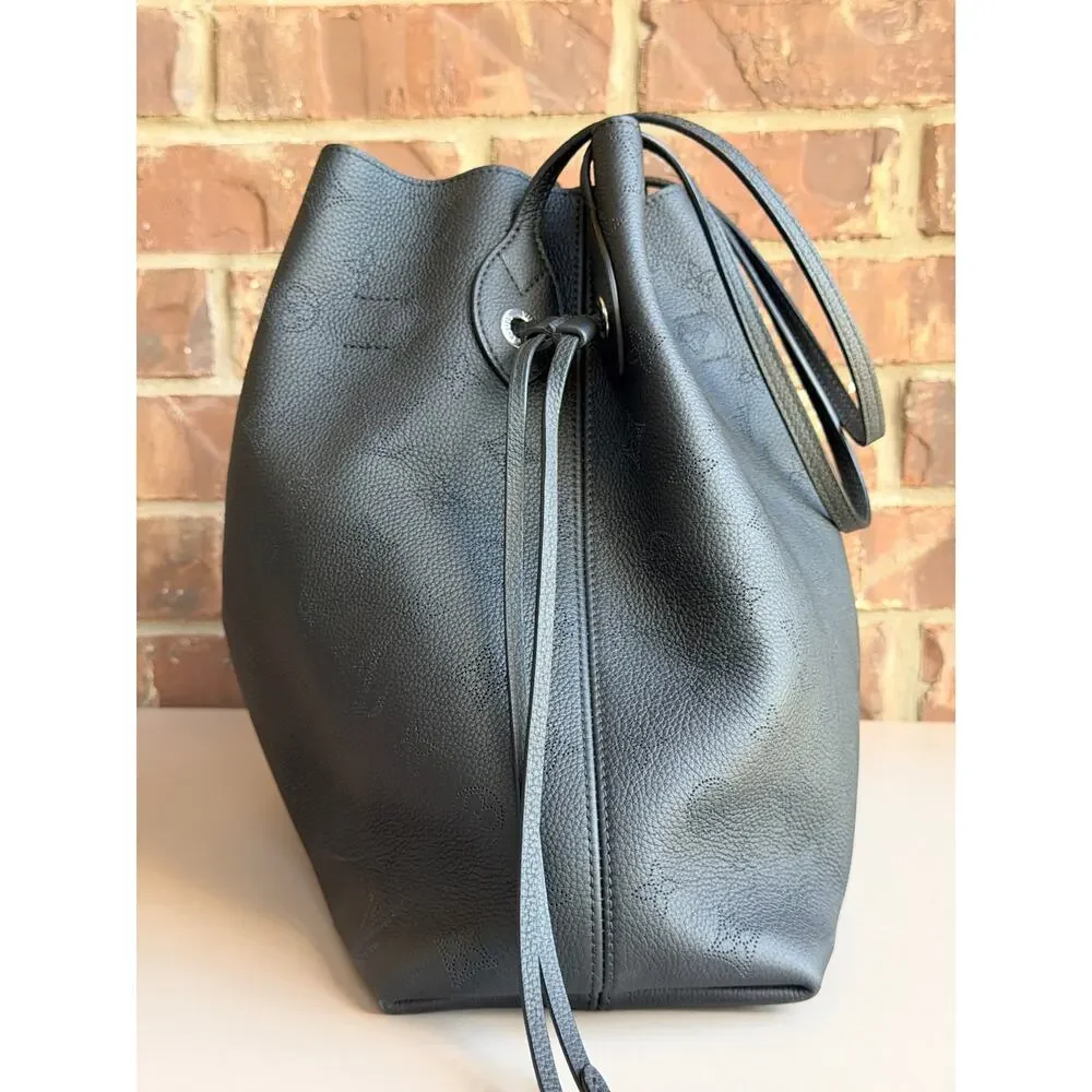 Louis Vuitton Boundless Handbag Mahina Leather Black 94754